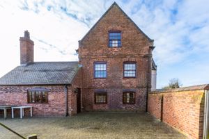 REAR GARDEN- click for photo gallery